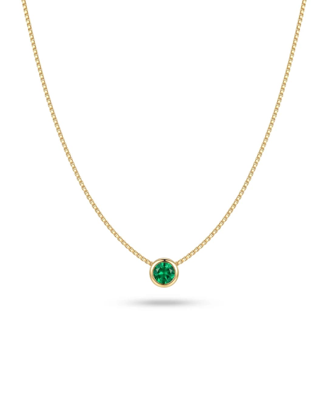Ženska srebrna ogrlica Diamond Glow Verde Gold – Ogrlica Diamond Glow Verde Zlatna spaja bogatstvo 14k pozlate i duboku, smaragdnu boju u jedan besprekoran komad nakita.