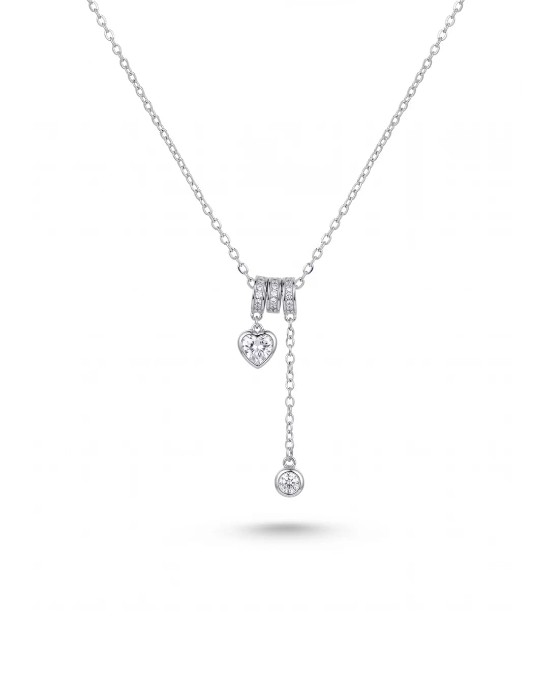 Ženska srebrna ogrlica Diamond Glow White Heart – Ogrlica Diamond Glow White Heart nudi sofisticiranu interpretaciju klasičnih motiva.