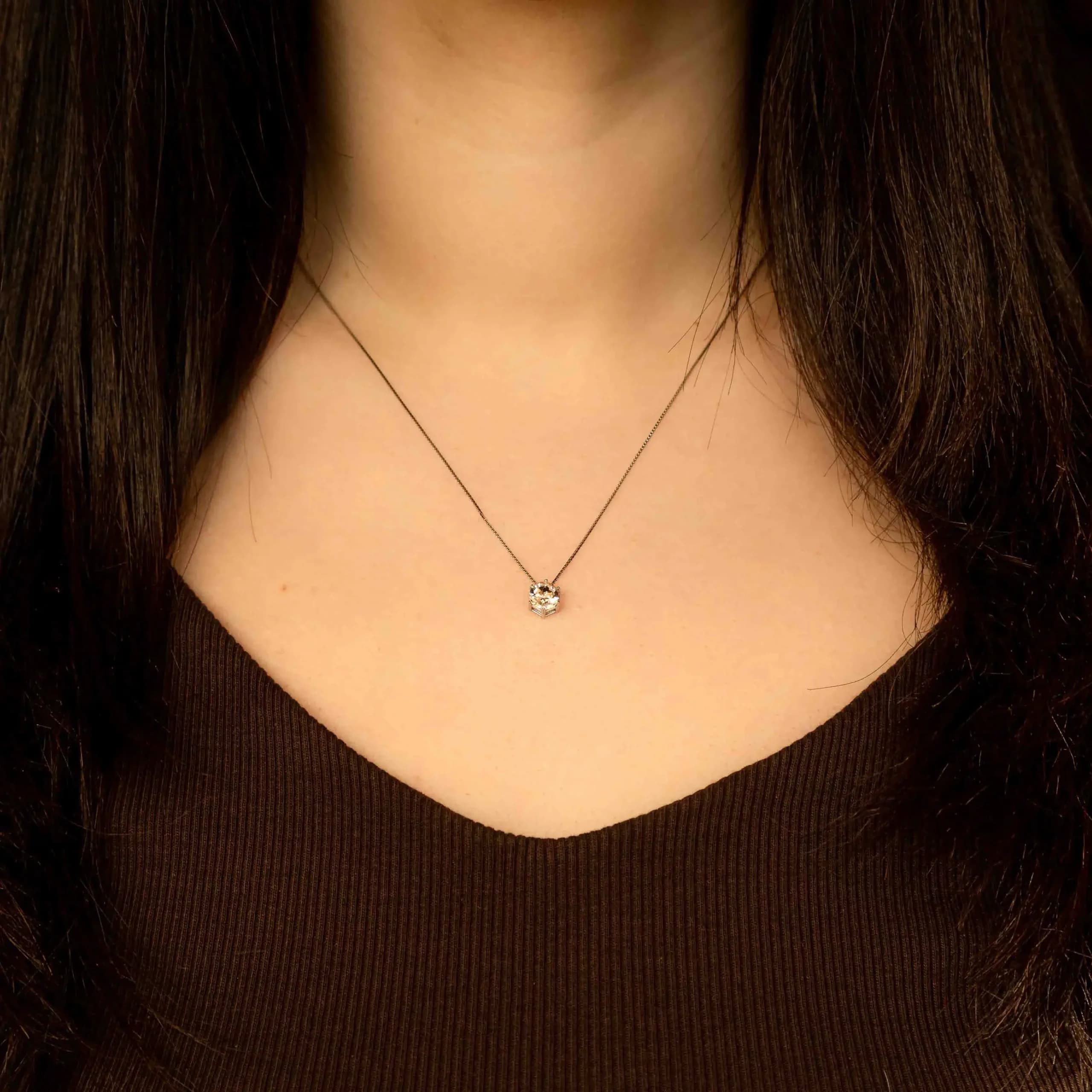 Ogrlica Diamond Glow Narandžasta - srebrna ogrlica sa narandžastim detaljima, elegantna i blistava