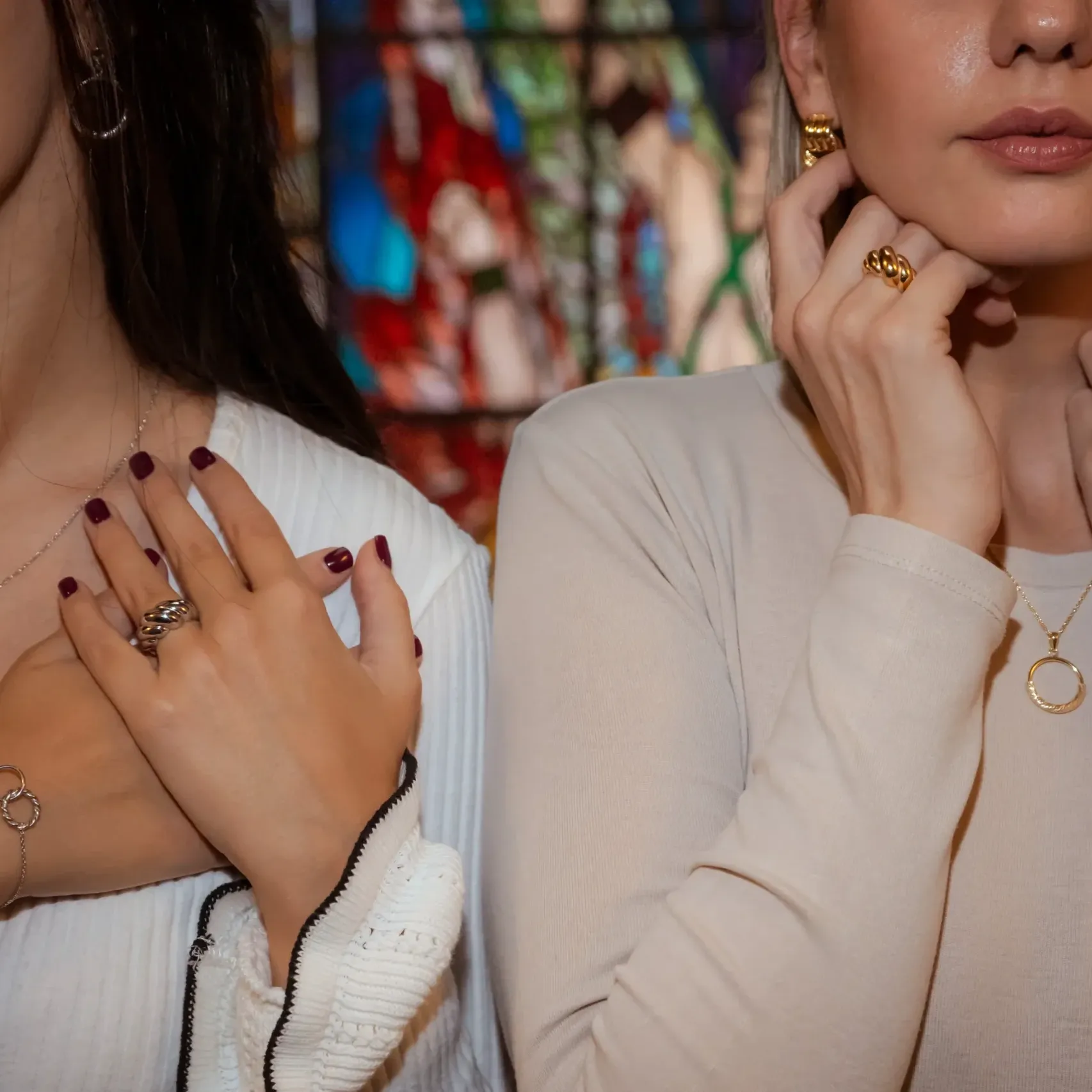 Eternal Twist Narukvica Zlatna od 925 srebra i 14k pozlate, savršena za svakodnevno nošenje i elegantne prilike.