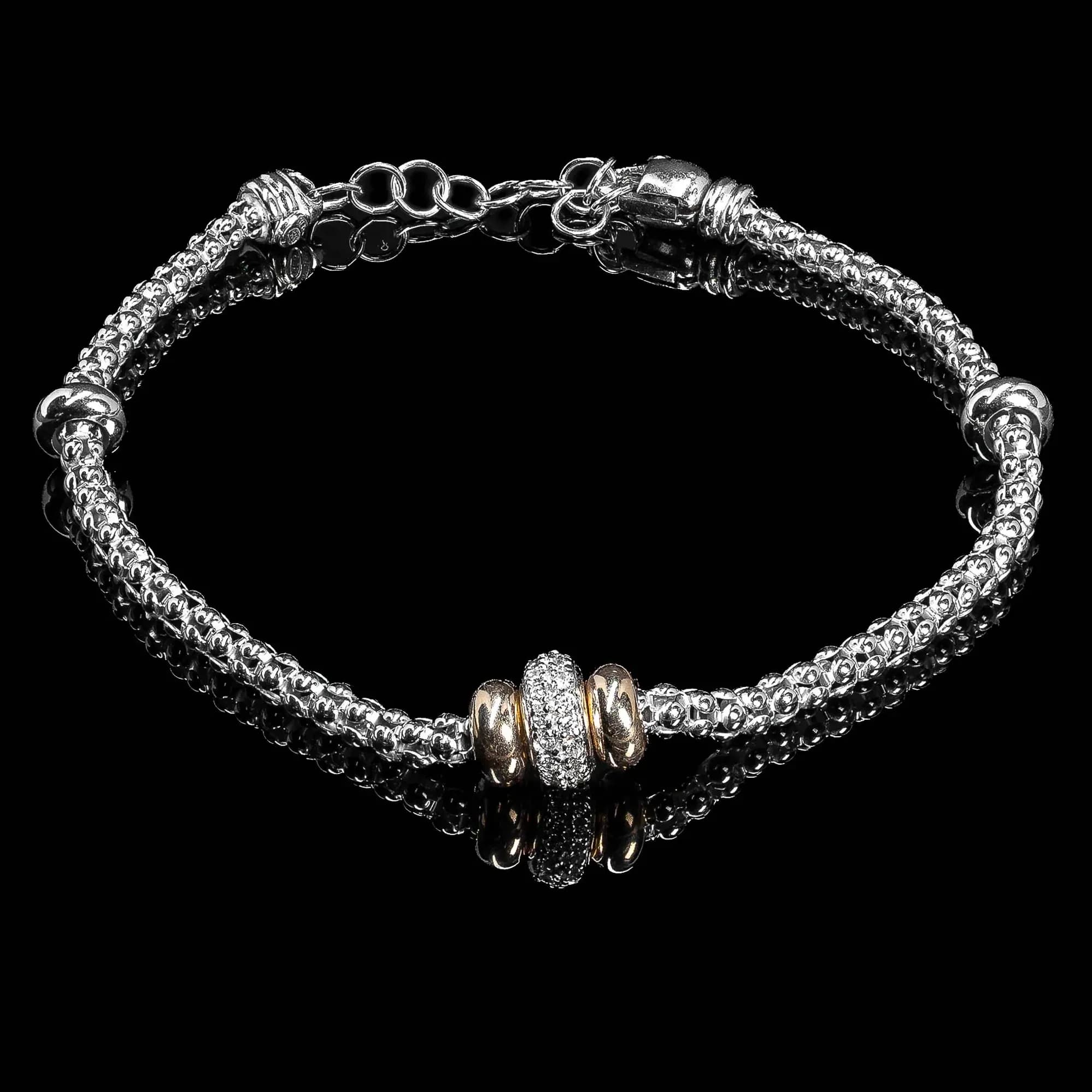 Glam Silver narukvica od 925 srebra i rodijuma, 3mm lanac, dužina 17-20cm. Elegantan modni dodatak za svaki dan.