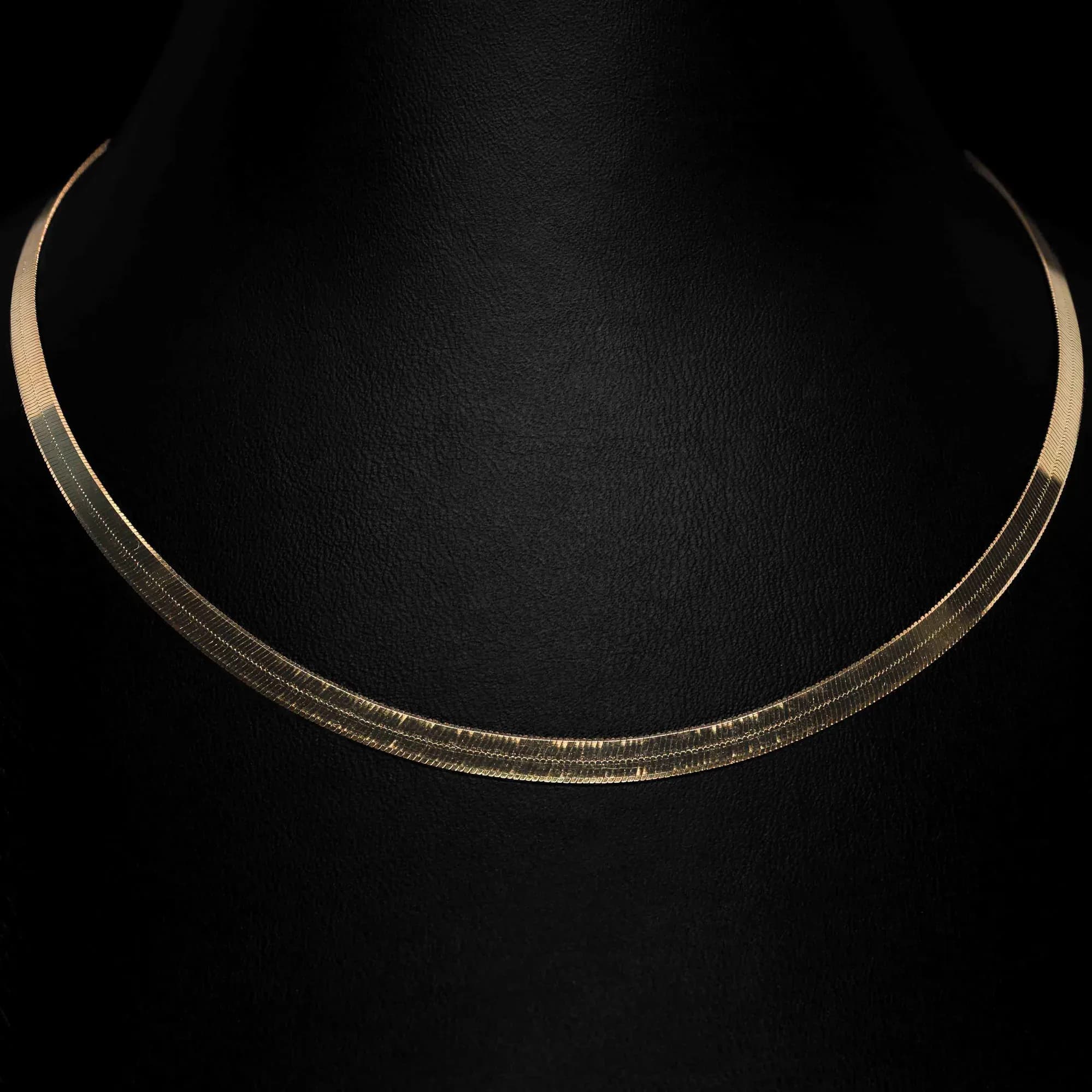Ogrlica Zmijica Zlatna od 925 srebra i 14k pozlate, podesiva 36-42cm. Elegantan nakit za svečane prilike.