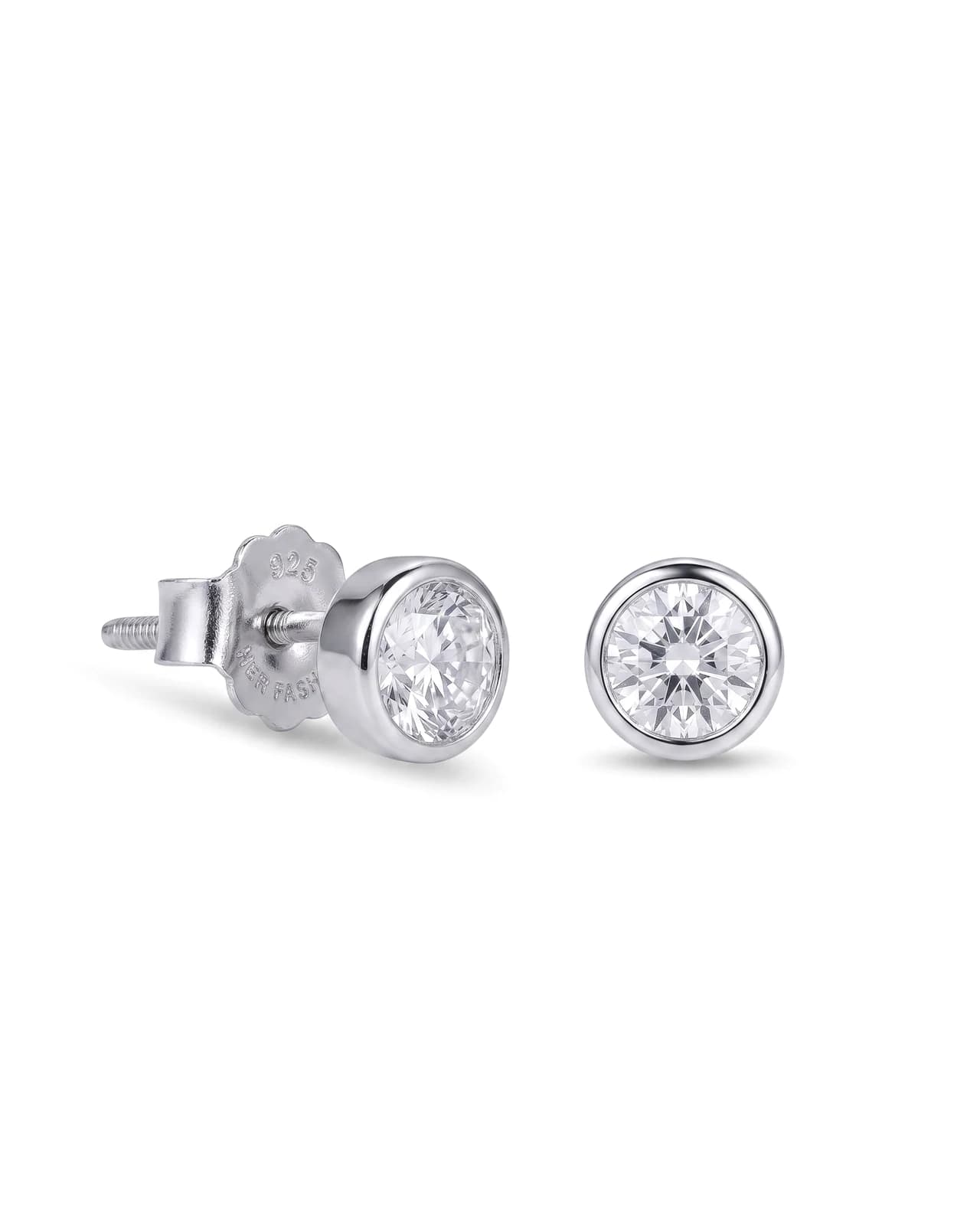 Srebrne minđuše Diamond Glow Cirkon sa blistavim akcentom koji unosi dozu luksuza u svaku kombinaciju.